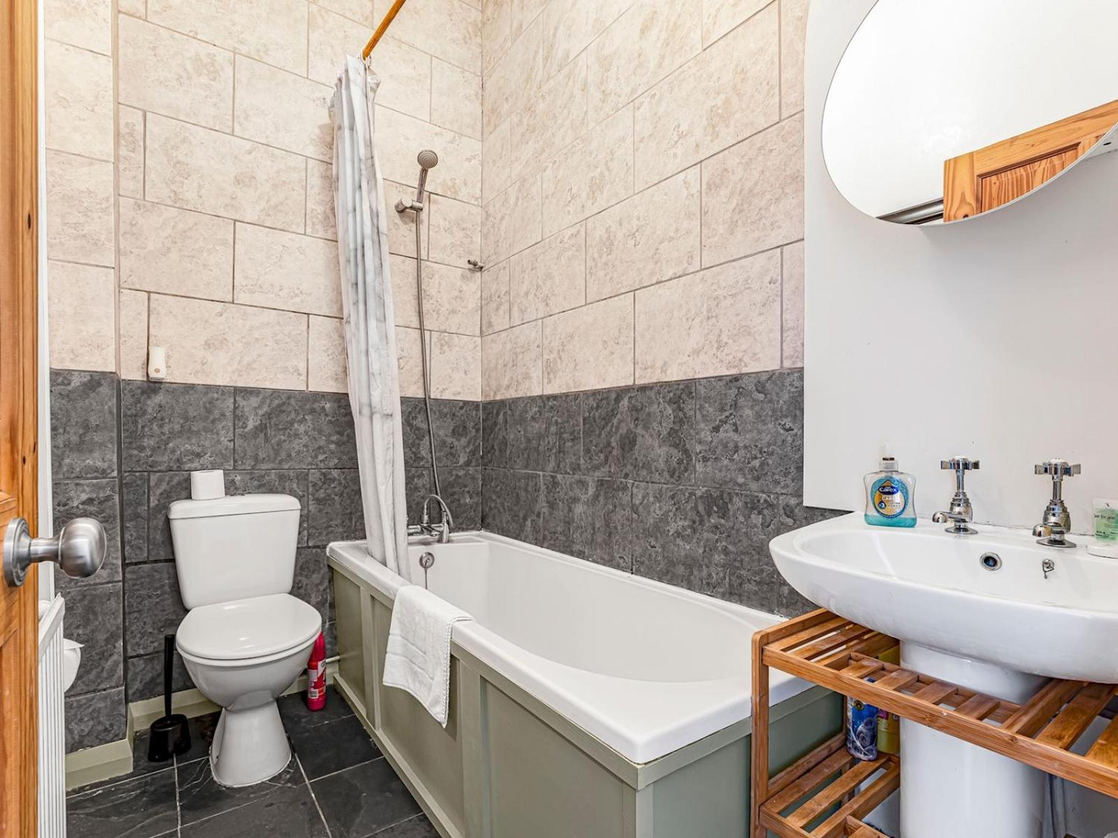 Bright & Cozy East 1-bed Flat With Garden Appartement Londen